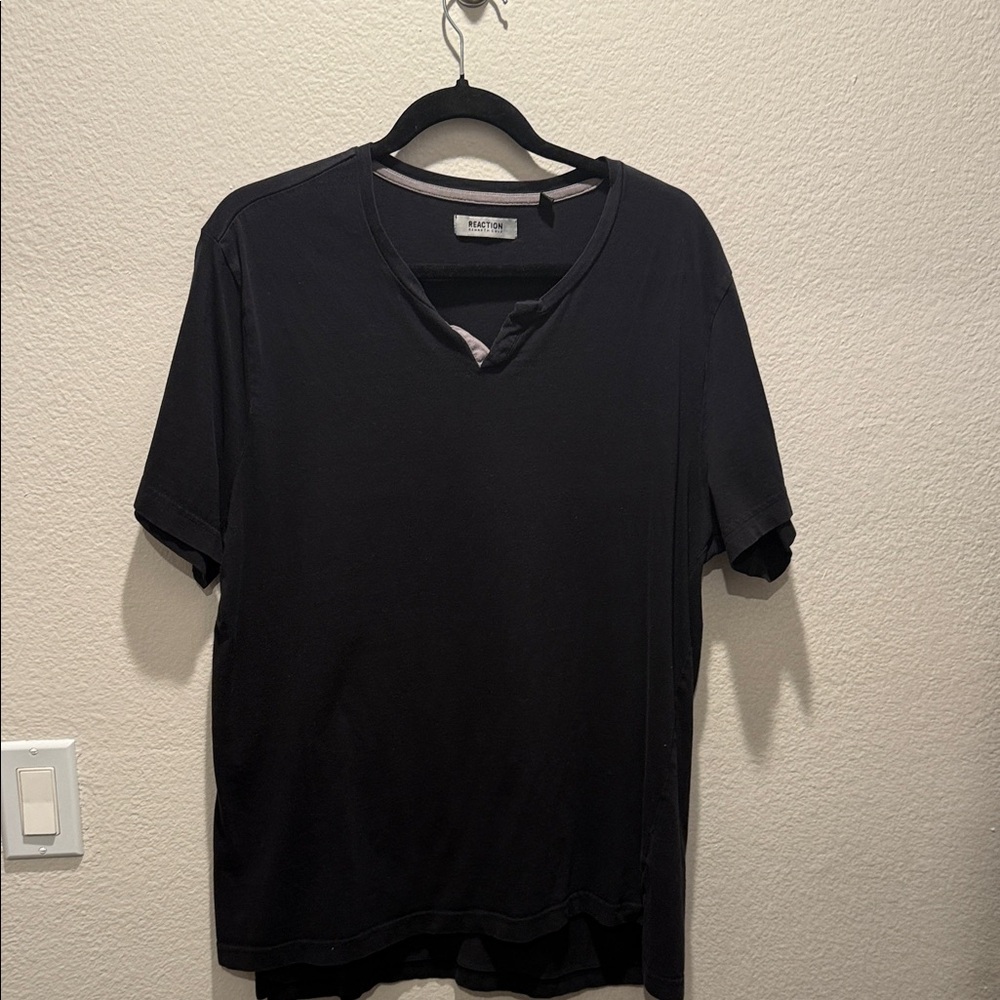 Kenneth Cole Reaction Men's Black V-Neck Tee